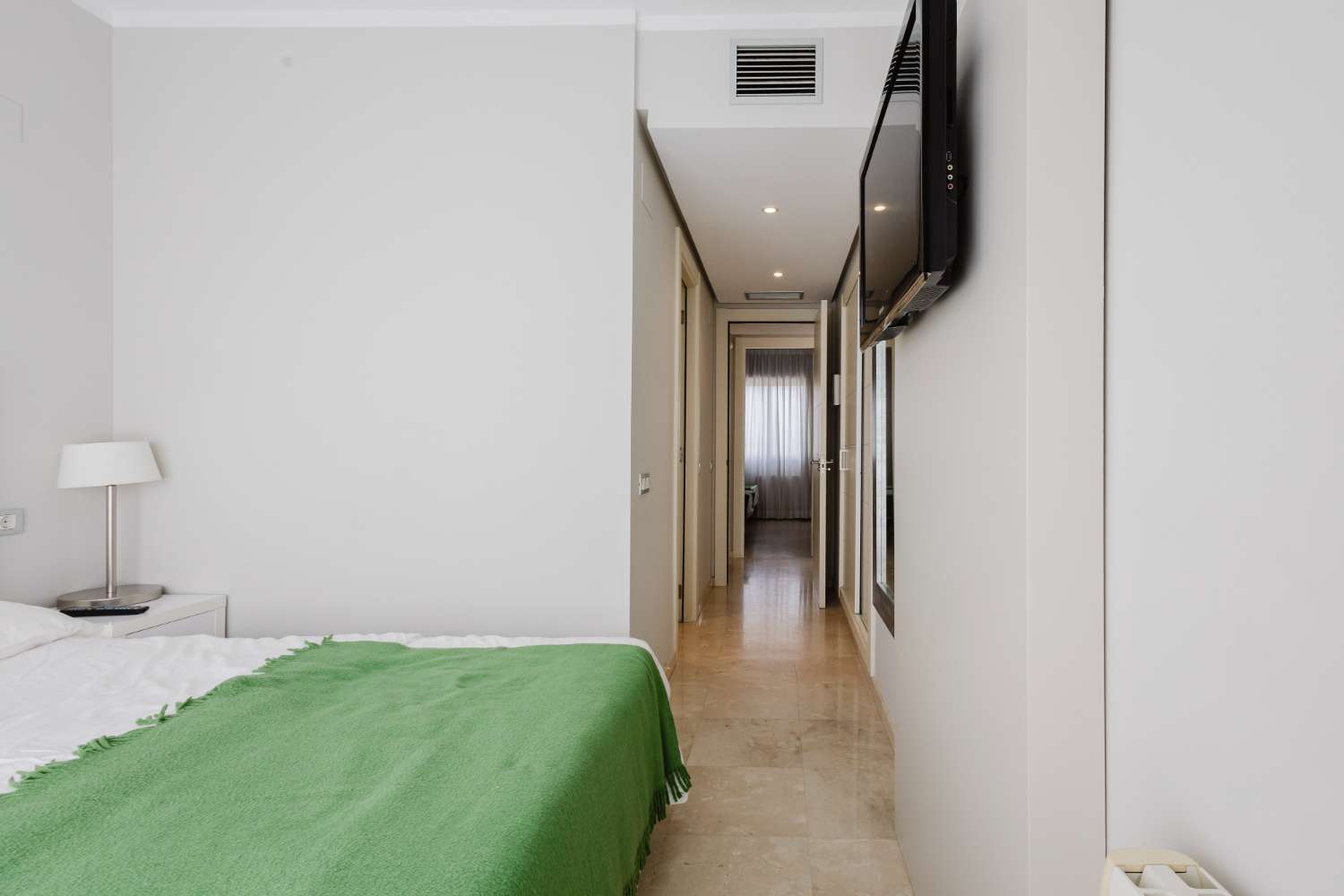 EXCLUSIVO ÁTICO CON TERRAZA DE 37 M², VISTAS AL MAR, GARAJE Y TRASTERO EN LAS COLINAS GOLF