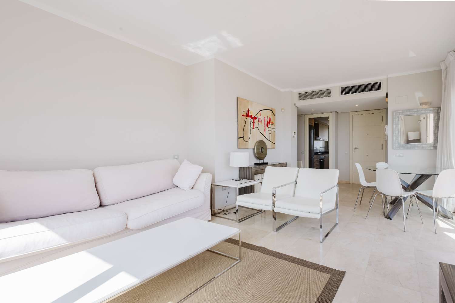 EXCLUSIVO ÁTICO CON TERRAZA DE 37 M², VISTAS AL MAR, GARAJE Y TRASTERO EN LAS COLINAS GOLF