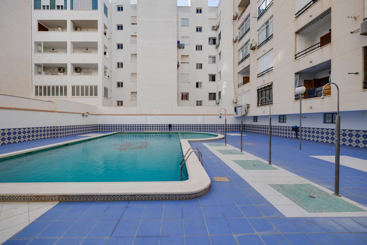APARTAMENTO CON ORIENTACIÓN SUR, TERRAZA Y PISCINA A 500 METROS DE LA PLAYA DEL CURA
