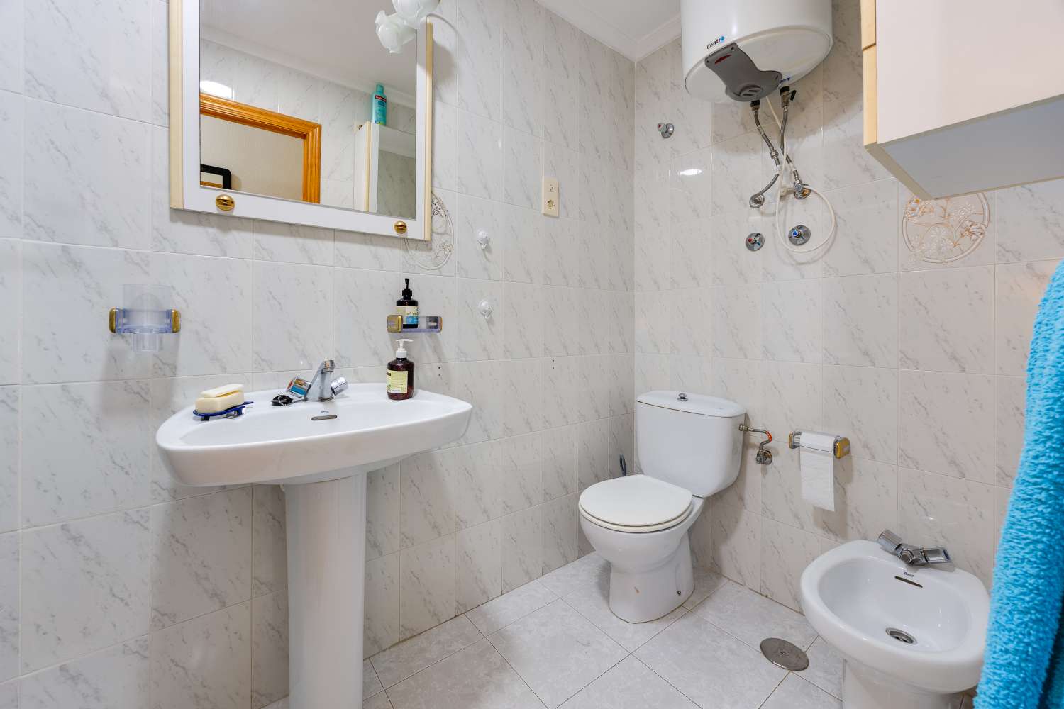 APARTAMENTO CON ORIENTACIÓN SUR, TERRAZA Y PISCINA A 500 METROS DE LA PLAYA DEL CURA