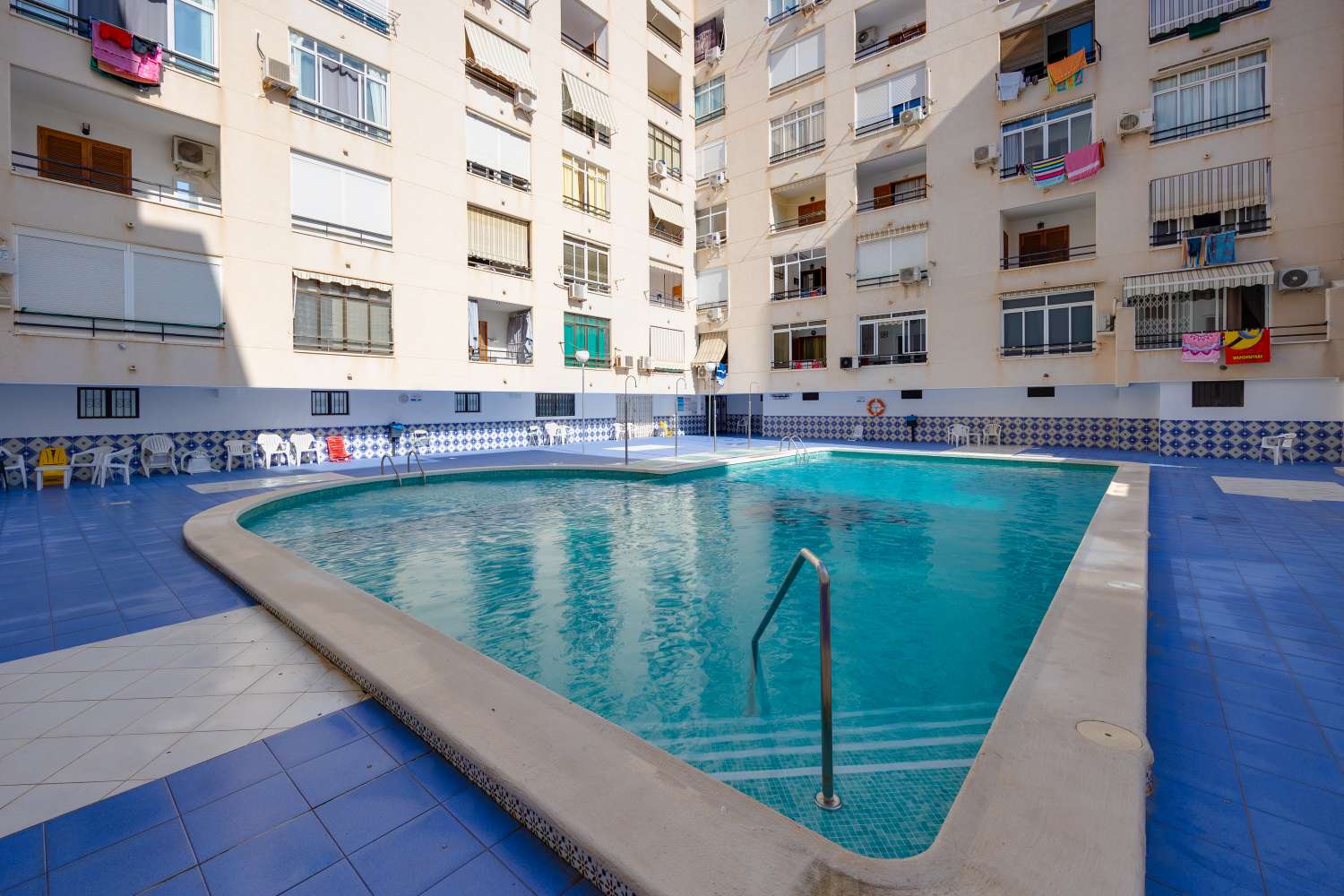 APARTAMENTO CON ORIENTACIÓN SUR, TERRAZA Y PISCINA A 500 METROS DE LA PLAYA DEL CURA