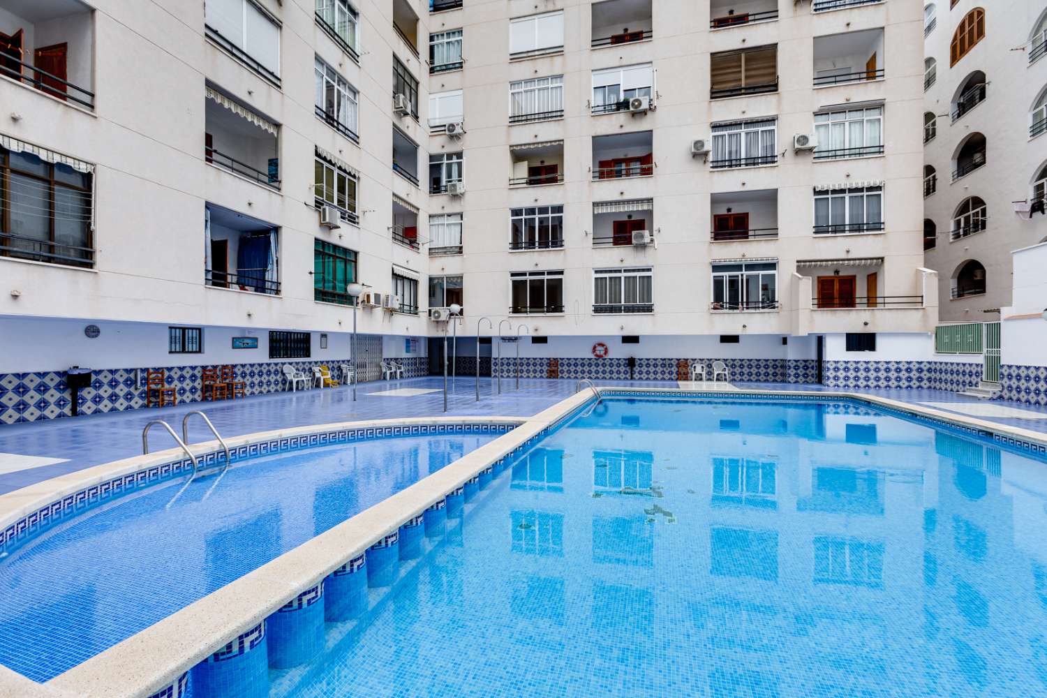 APARTAMENTO CON ORIENTACIÓN SUR, TERRAZA Y PISCINA A 500 METROS DE LA PLAYA DEL CURA