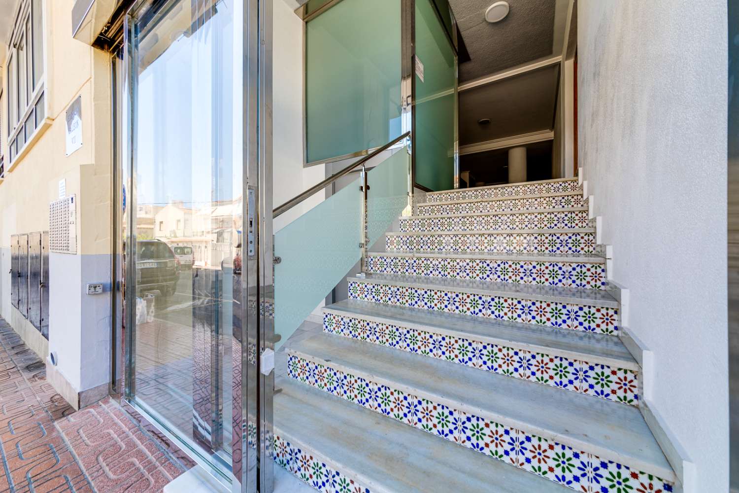 APARTAMENTO CON ORIENTACIÓN SUR, TERRAZA Y PISCINA A 500 METROS DE LA PLAYA DEL CURA
