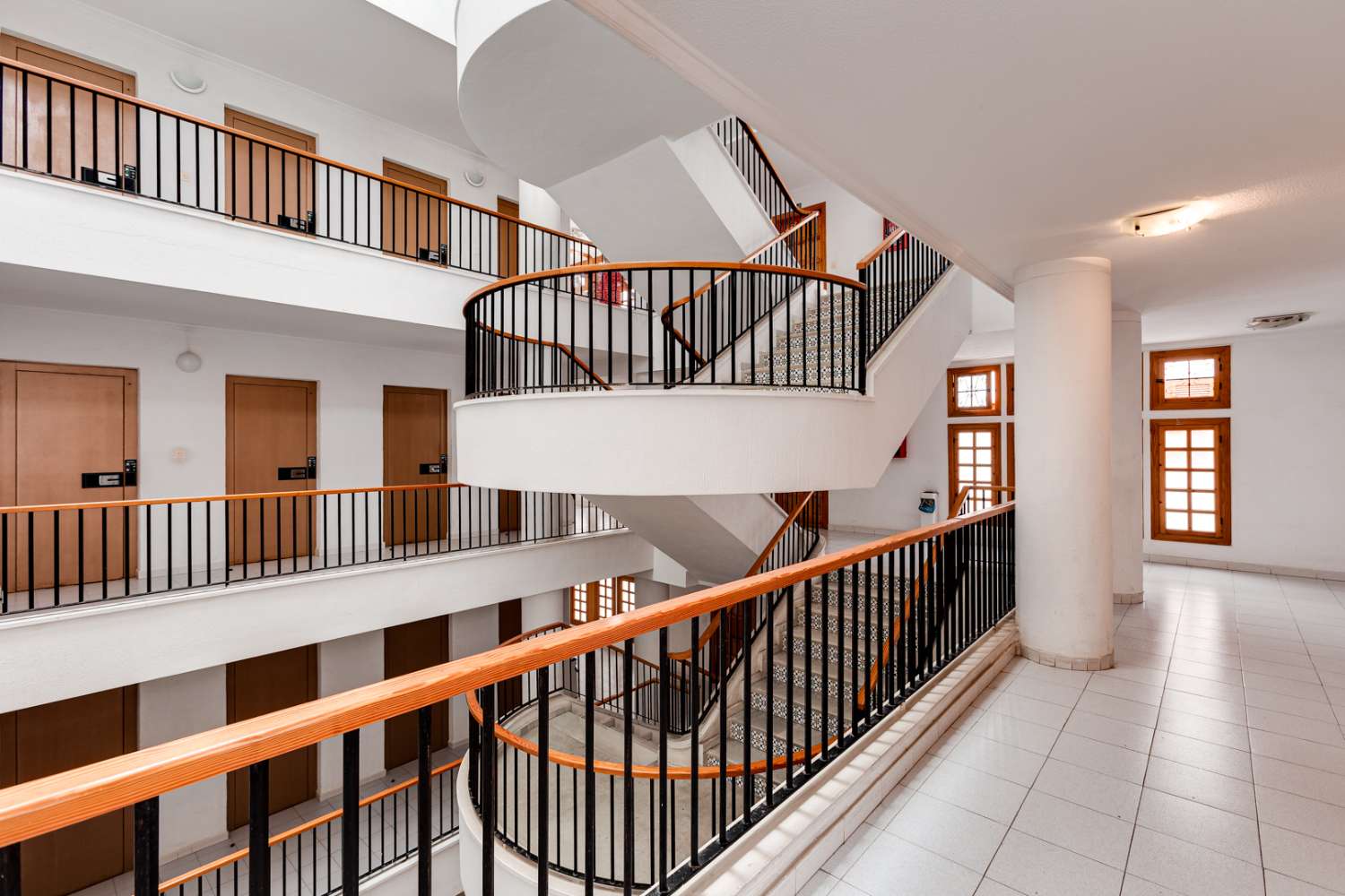 APARTAMENTO CON ORIENTACIÓN SUR, TERRAZA Y PISCINA A 500 METROS DE LA PLAYA DEL CURA
