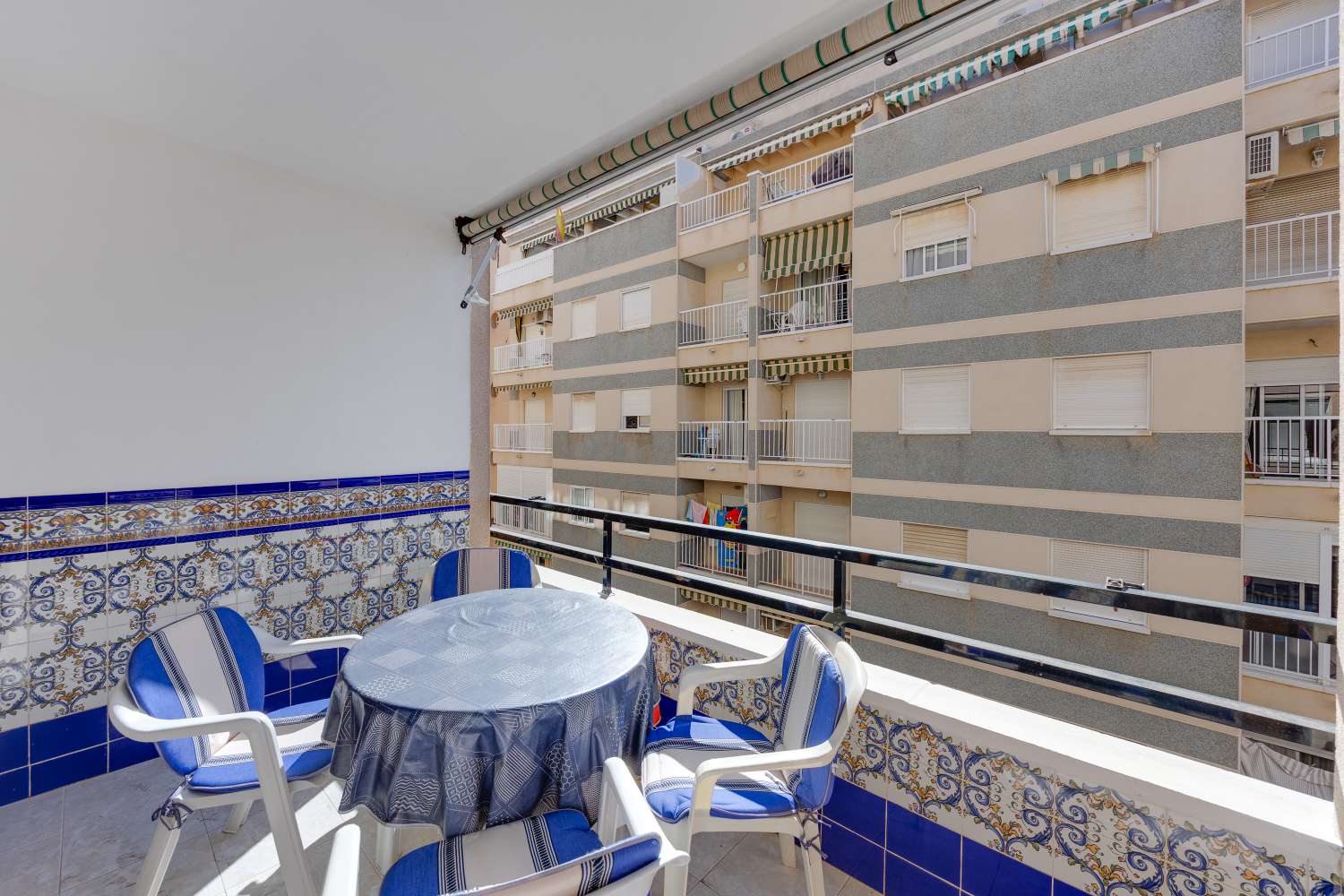 APARTAMENTO CON ORIENTACIÓN SUR, TERRAZA Y PISCINA A 500 METROS DE LA PLAYA DEL CURA