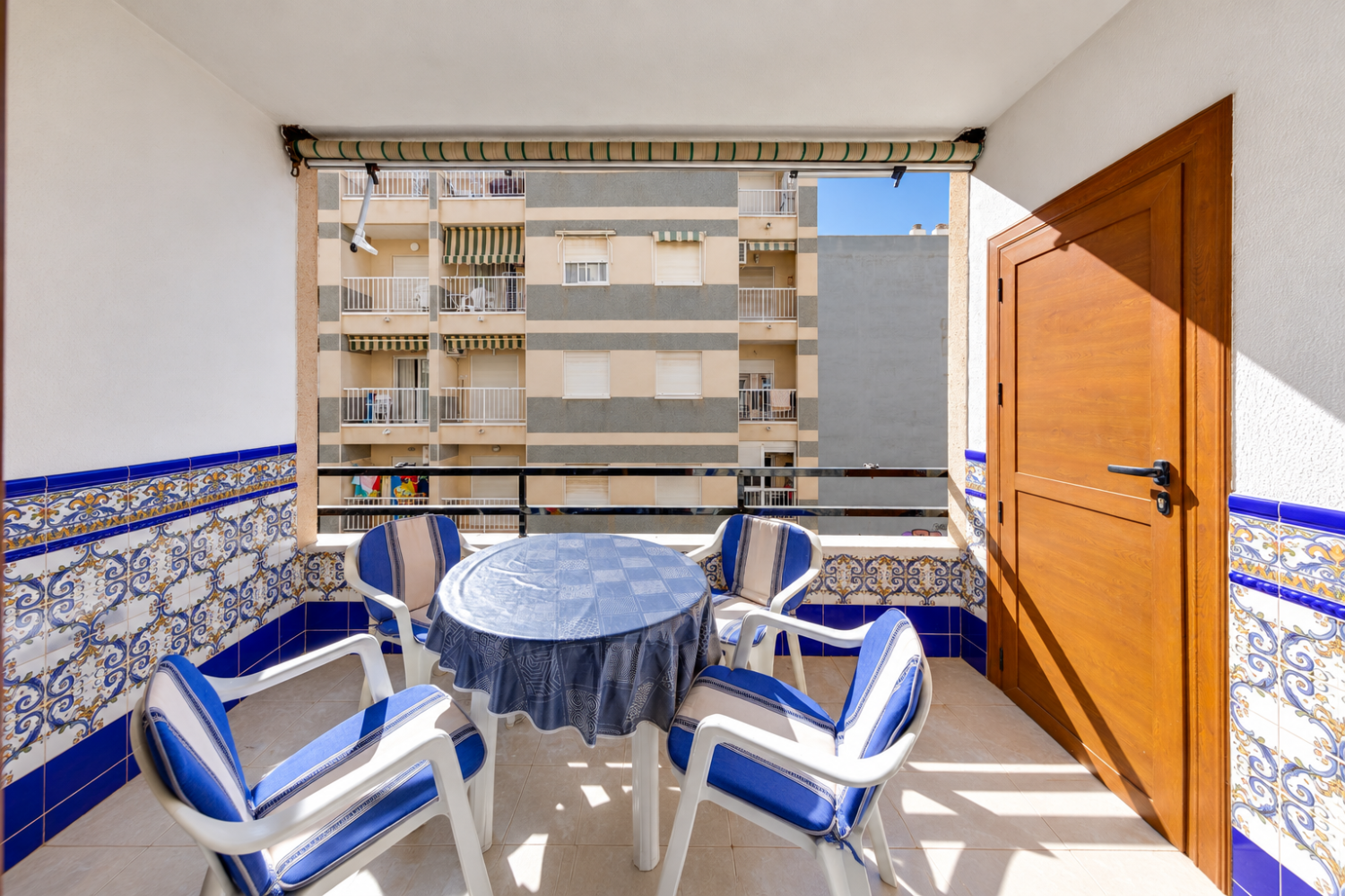 APARTAMENTO CON ORIENTACIÓN SUR, TERRAZA Y PISCINA A 500 METROS DE LA PLAYA DEL CURA