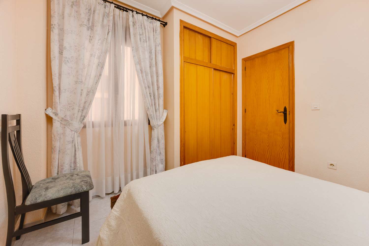 APARTAMENTO CON ORIENTACIÓN SUR, TERRAZA Y PISCINA A 500 METROS DE LA PLAYA DEL CURA