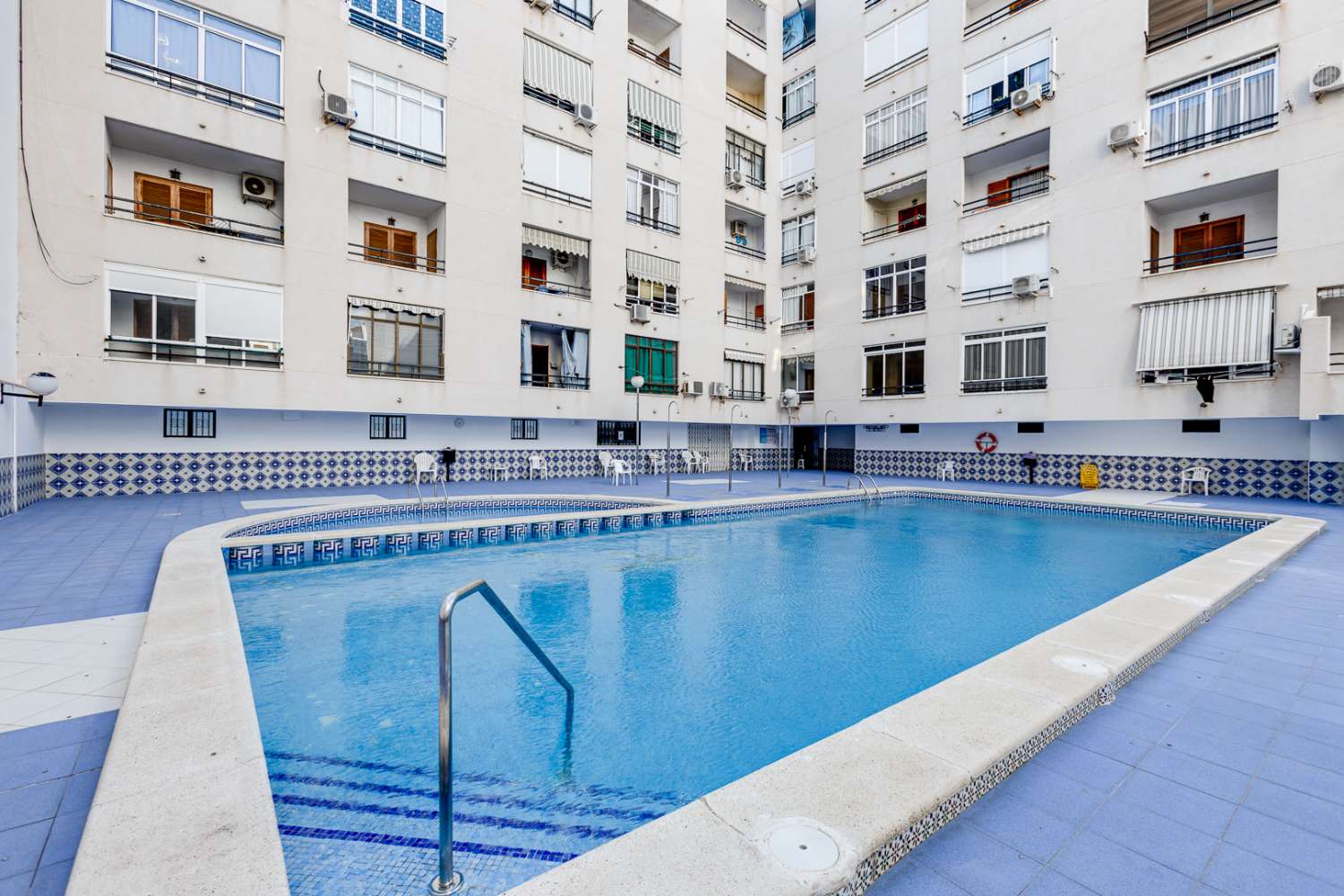APARTAMENTO CON ORIENTACIÓN SUR, TERRAZA Y PISCINA A 500 METROS DE LA PLAYA DEL CURA