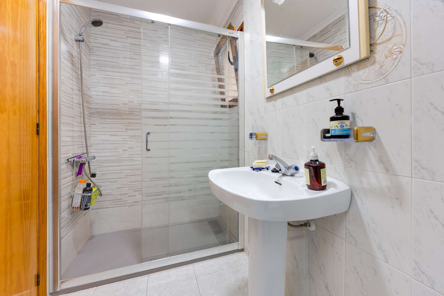 APARTAMENTO CON ORIENTACIÓN SUR, TERRAZA Y PISCINA A 500 METROS DE LA PLAYA DEL CURA