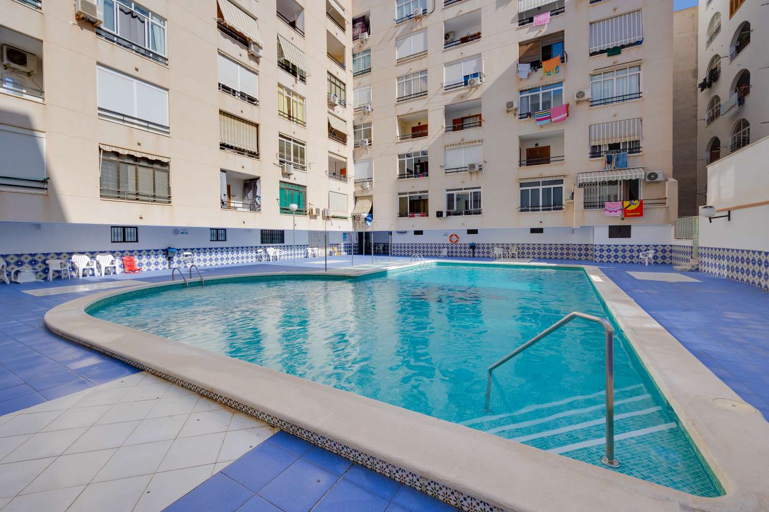 APARTAMENTO CON ORIENTACIÓN SUR, TERRAZA Y PISCINA A 500 METROS DE LA PLAYA DEL CURA