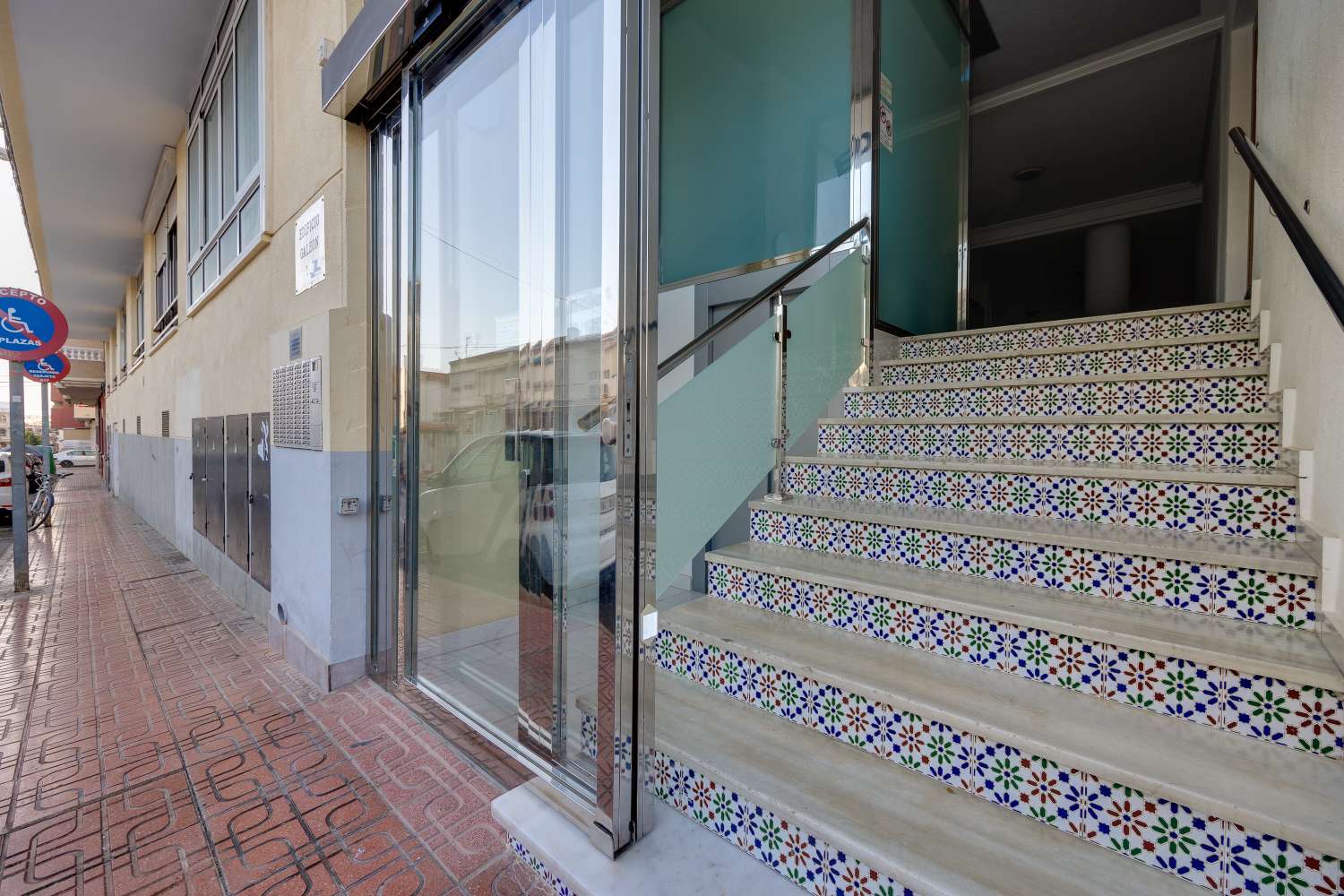 APARTAMENTO CON ORIENTACIÓN SUR, TERRAZA Y PISCINA A 500 METROS DE LA PLAYA DEL CURA