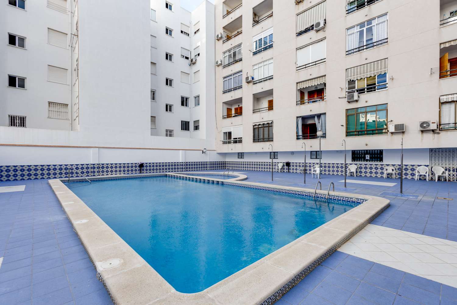 APARTAMENTO CON ORIENTACIÓN SUR, TERRAZA Y PISCINA A 500 METROS DE LA PLAYA DEL CURA