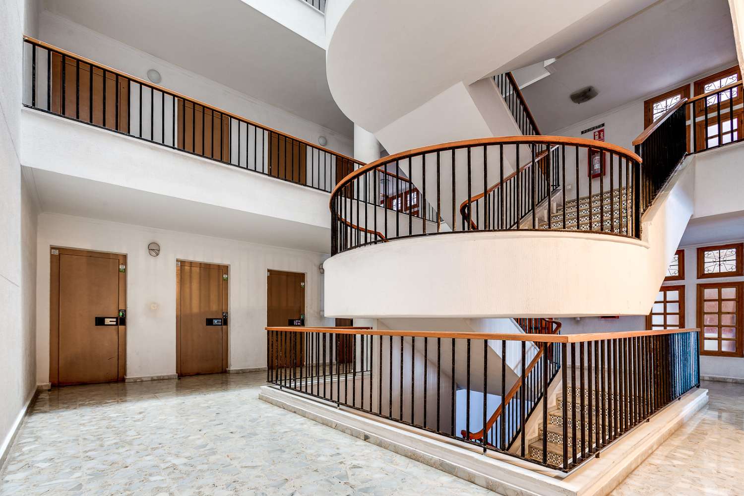 APARTAMENTO CON ORIENTACIÓN SUR, TERRAZA Y PISCINA A 500 METROS DE LA PLAYA DEL CURA