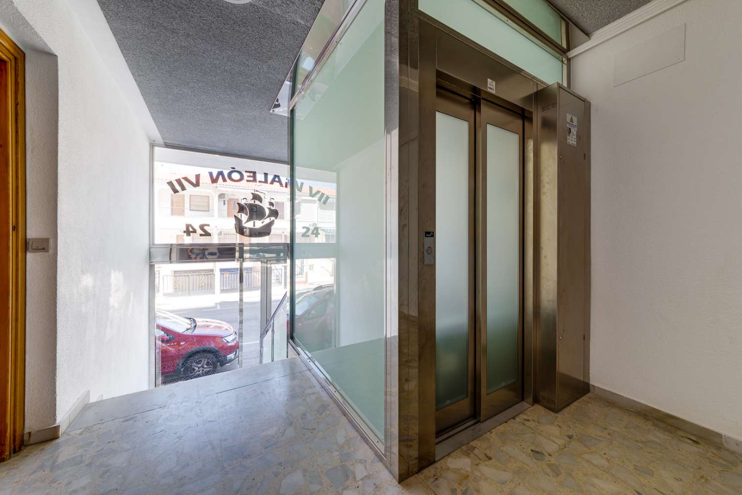 APARTAMENTO CON ORIENTACIÓN SUR, TERRAZA Y PISCINA A 500 METROS DE LA PLAYA DEL CURA