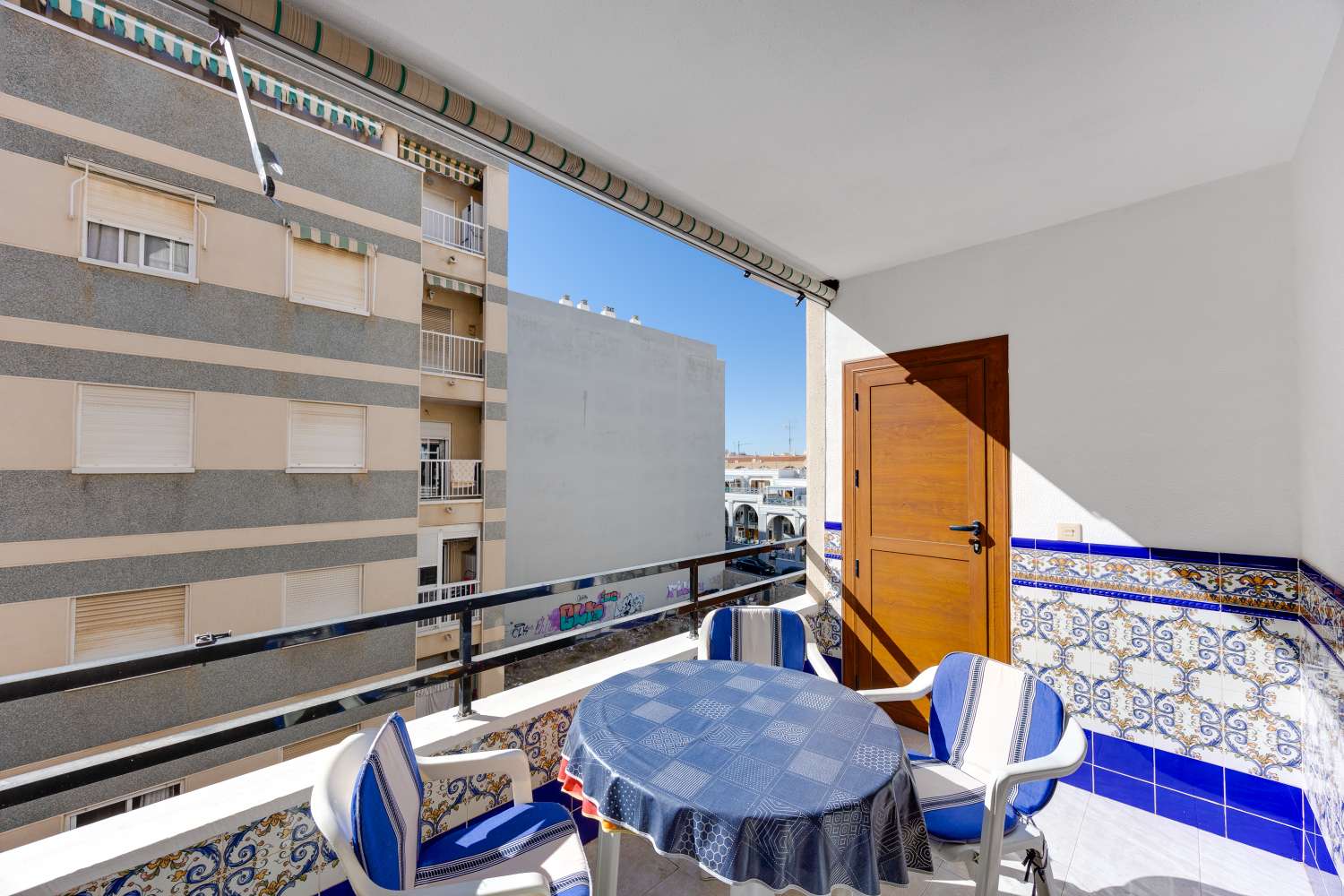 APARTAMENTO CON ORIENTACIÓN SUR, TERRAZA Y PISCINA A 500 METROS DE LA PLAYA DEL CURA