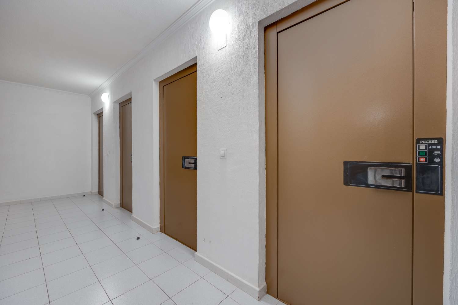 APARTAMENTO CON ORIENTACIÓN SUR, TERRAZA Y PISCINA A 500 METROS DE LA PLAYA DEL CURA