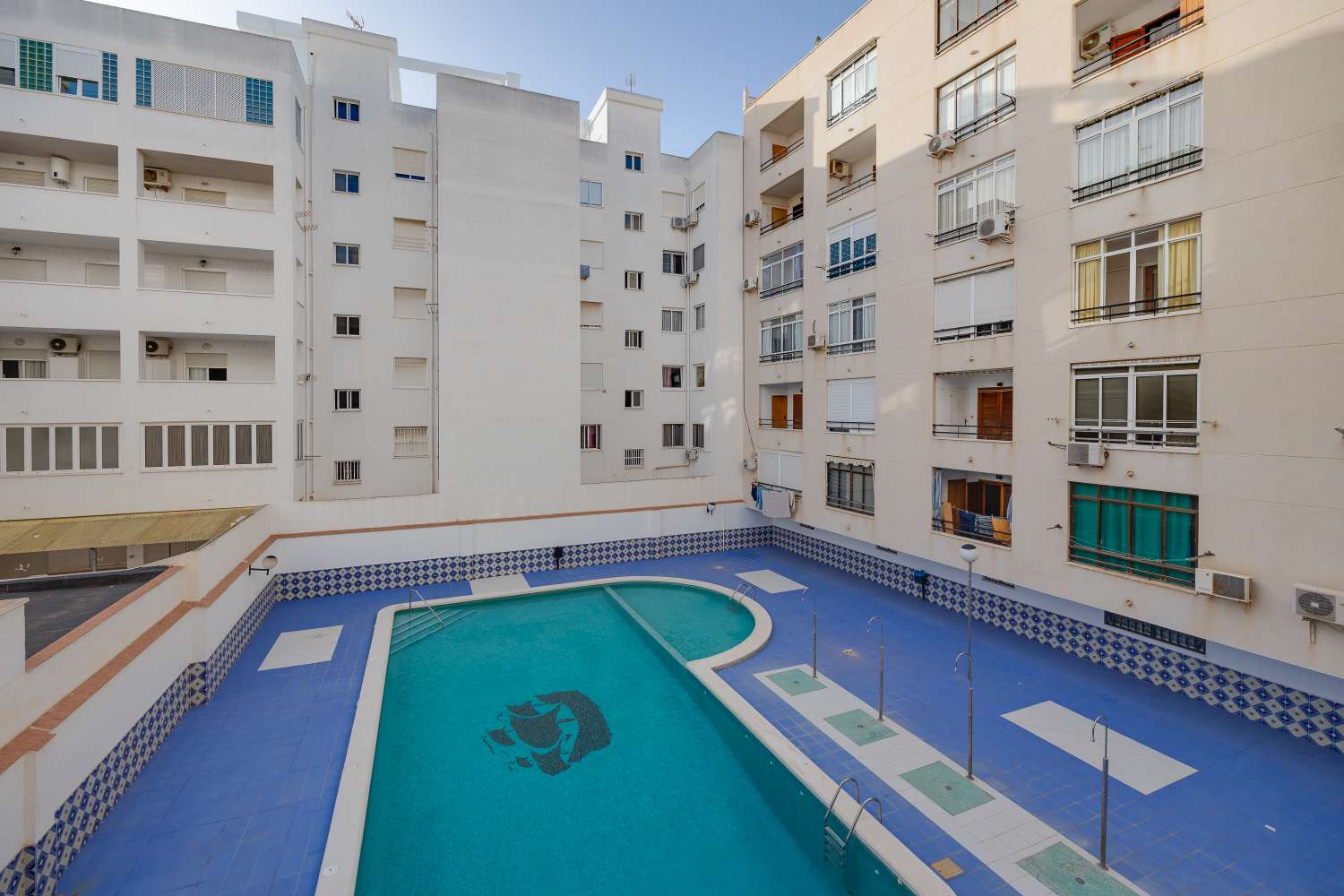 APARTAMENTO CON ORIENTACIÓN SUR, TERRAZA Y PISCINA A 500 METROS DE LA PLAYA DEL CURA