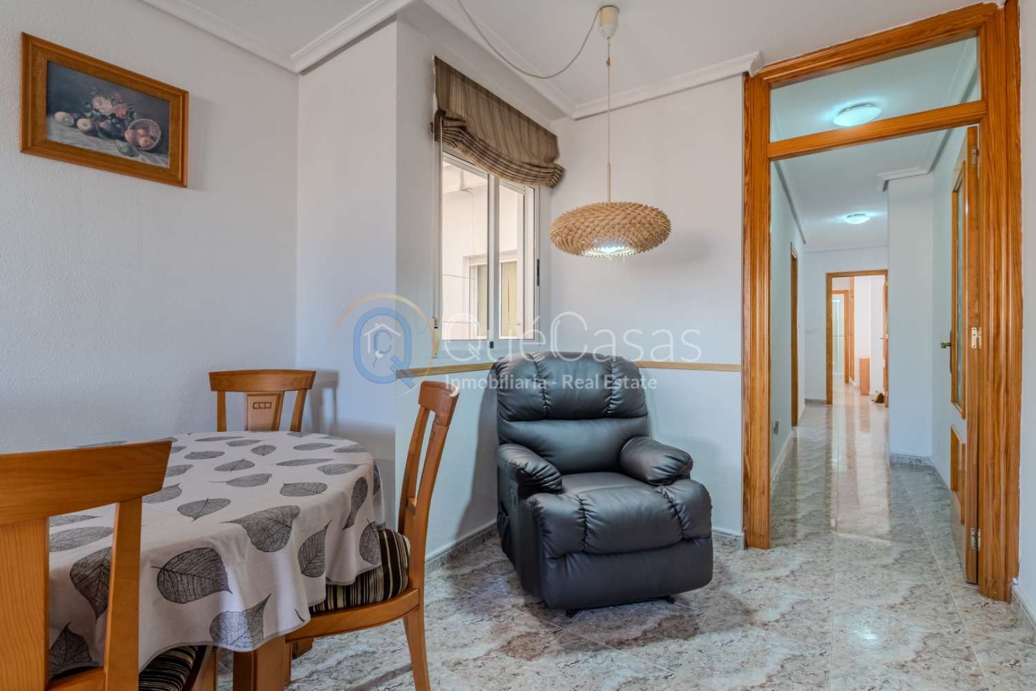 AMPLIO PISO DE 3 DORMITORIOS Y 2 BAÑOS, UNO EN SUITE, LISTO PARA ENTRAR A VIVIR EN TORREVIEJA