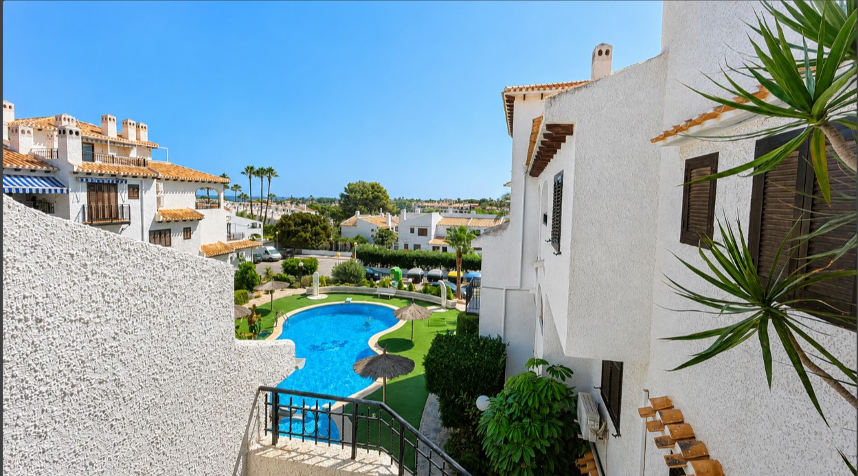 VIVIENDA DE 2 DORMITORIOS CON ORIENTACIÓN SUR, TERRAZA Y PISCINA EN BELLAVISTA VI