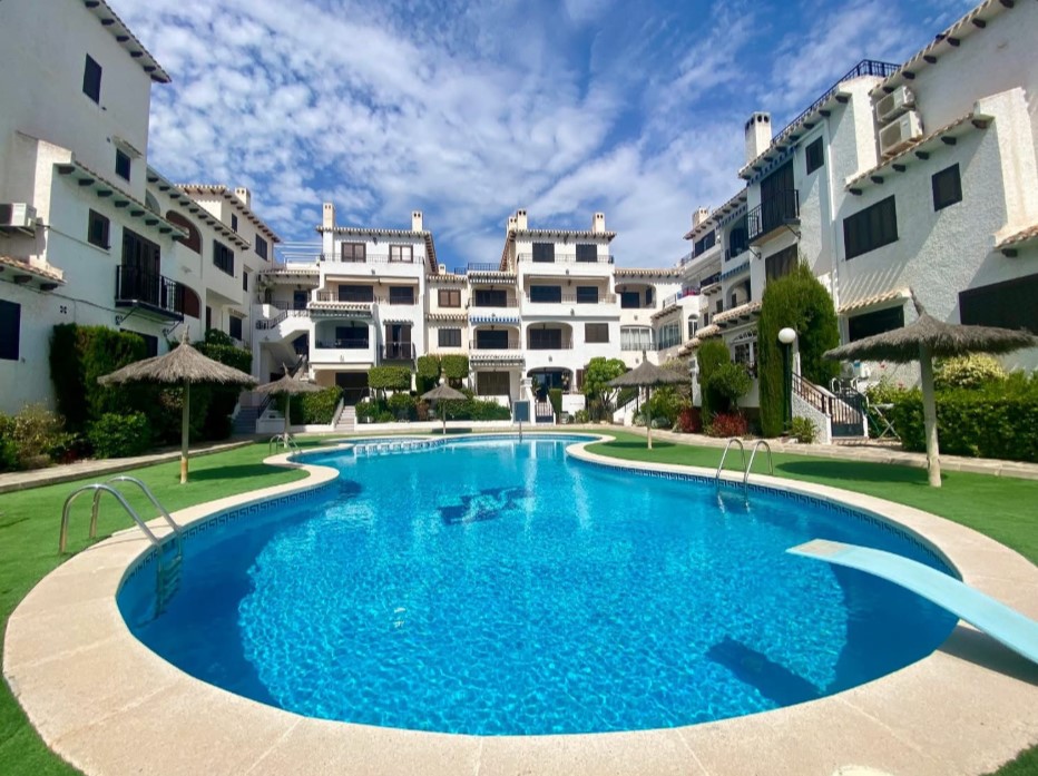 VIVIENDA DE 2 DORMITORIOS CON ORIENTACIÓN SUR, TERRAZA Y PISCINA EN BELLAVISTA VI