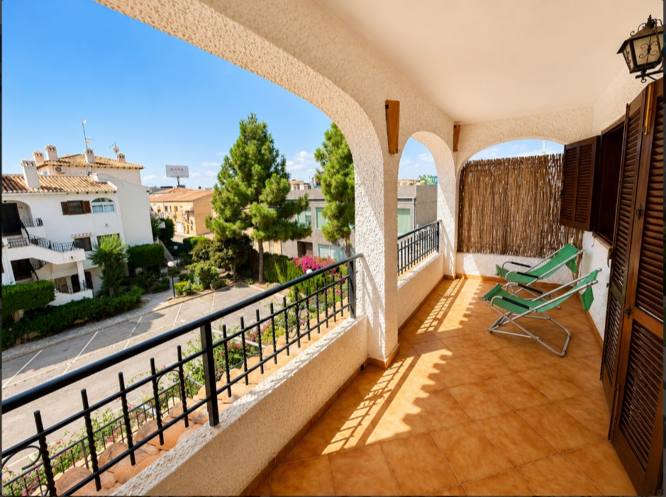 VIVIENDA DE 2 DORMITORIOS CON ORIENTACIÓN SUR, TERRAZA Y PISCINA EN BELLAVISTA VI