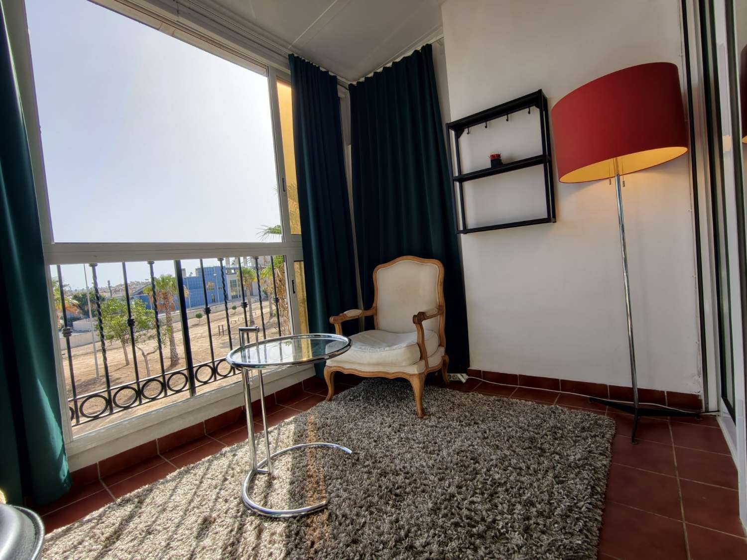 ÁTICO CON SOLÁRIUM PRIVADO, VISTAS AL MAR, GARAJE Y ORIENTACIÓN SUR EN LA CIÑUELICA – ORIHUELA COSTA