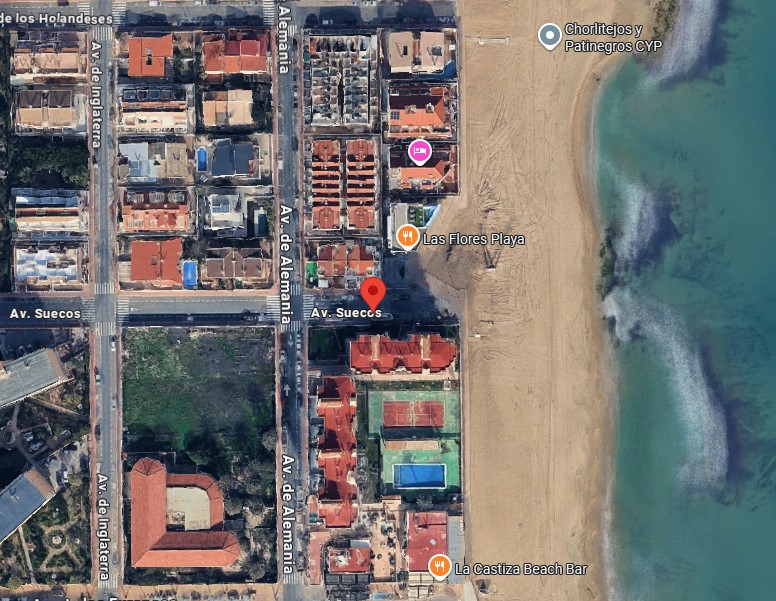 PRIMERA LÍNEA DE PLAYA EN LA MATA: APARTAMENTO RENOVADO CON VISTAS FRONTALES AL MAR, TERRAZA Y GARAJE