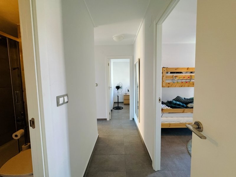 PRIMERA LÍNEA DE PLAYA EN LA MATA: APARTAMENTO RENOVADO CON VISTAS FRONTALES AL MAR, TERRAZA Y GARAJE