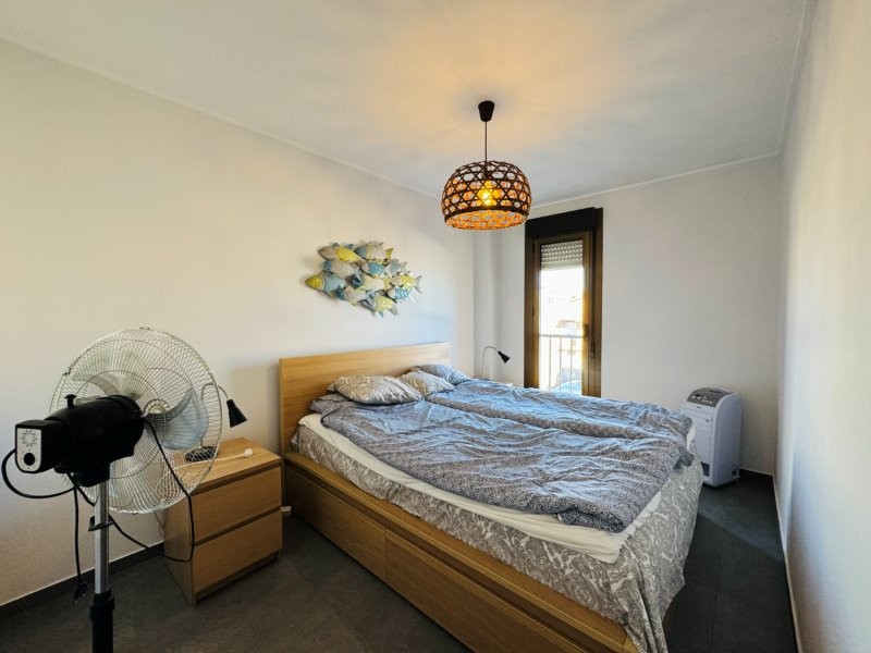 PRIMERA LÍNEA DE PLAYA EN LA MATA: APARTAMENTO RENOVADO CON VISTAS FRONTALES AL MAR, TERRAZA Y GARAJE