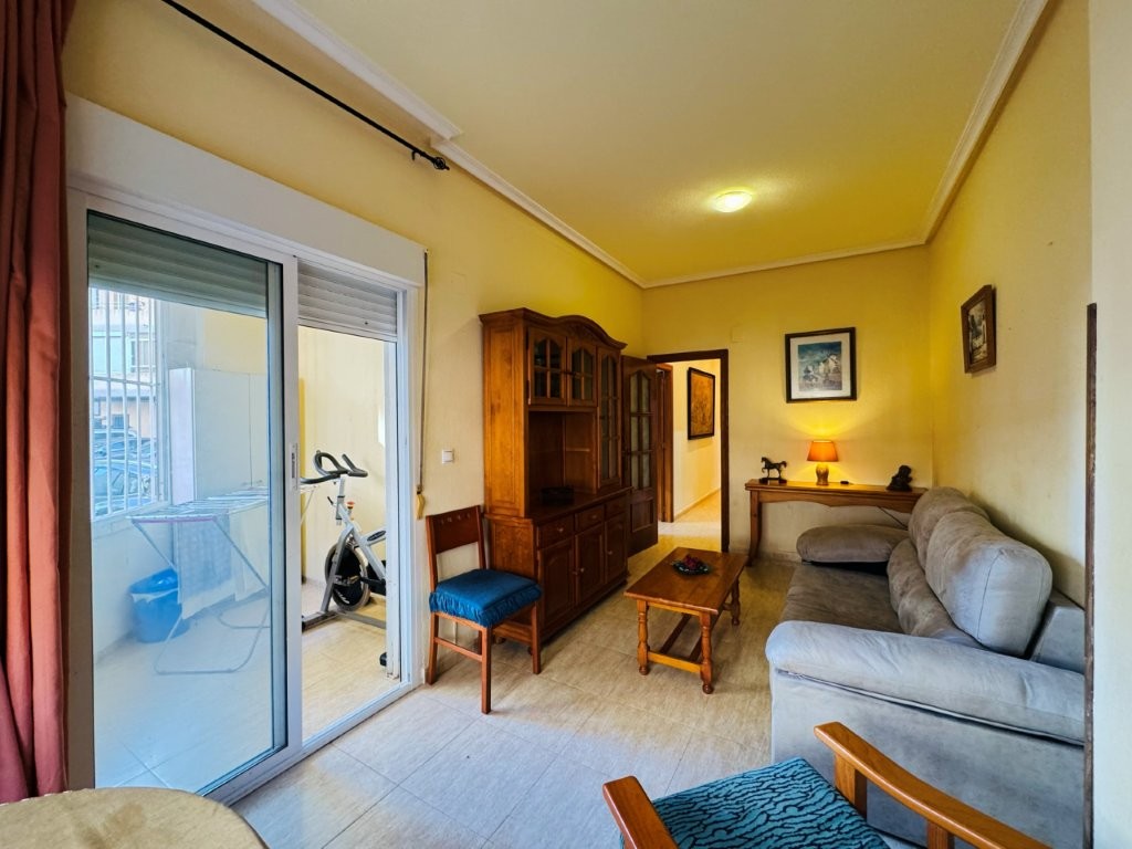 PLANTA BAJA ESQUINA EN EL CENTRO DE LA MATA, 2 DORMITORIOS, TERRAZA Y LISTA PARA ENTRAR A VIVIR