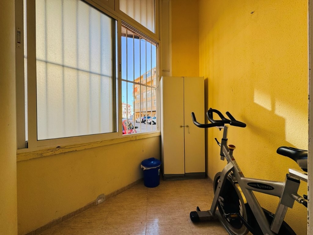 PLANTA BAJA ESQUINA EN EL CENTRO DE LA MATA, 2 DORMITORIOS, TERRAZA Y LISTA PARA ENTRAR A VIVIR