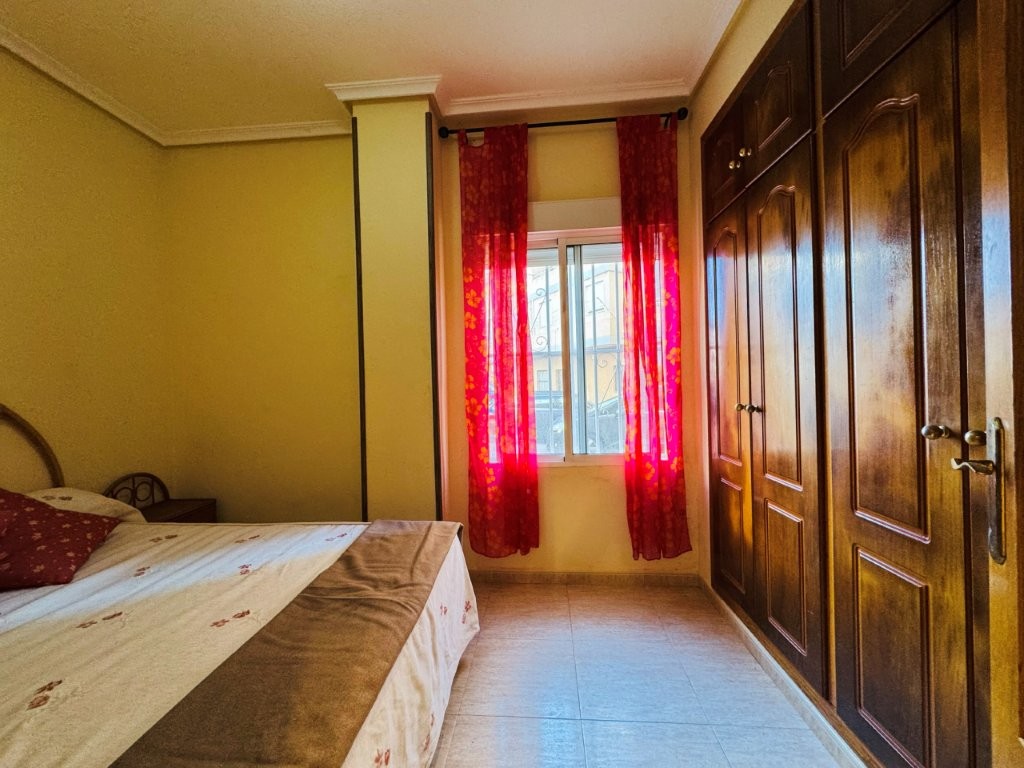 PLANTA BAJA ESQUINA EN EL CENTRO DE LA MATA, 2 DORMITORIOS, TERRAZA Y LISTA PARA ENTRAR A VIVIR