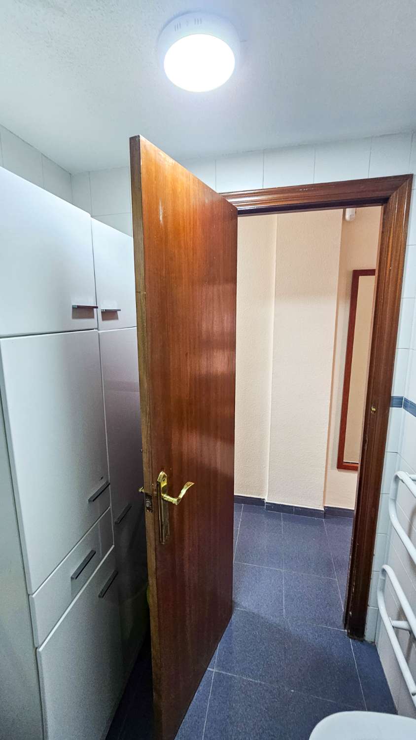 APARTAMENTO CON VISTAS AL PARQUE DE LAS NACIONES, BALCÓN Y ORIENTACIÓN SUR EN EL CENTRO DE TORREVIEJA