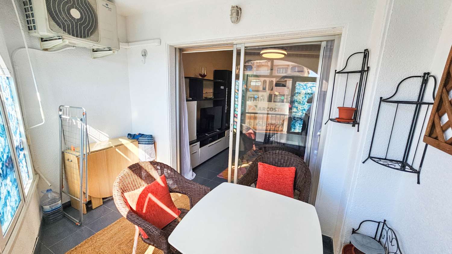 APARTAMENTO CON VISTAS AL PARQUE DE LAS NACIONES, BALCÓN Y ORIENTACIÓN SUR EN EL CENTRO DE TORREVIEJA
