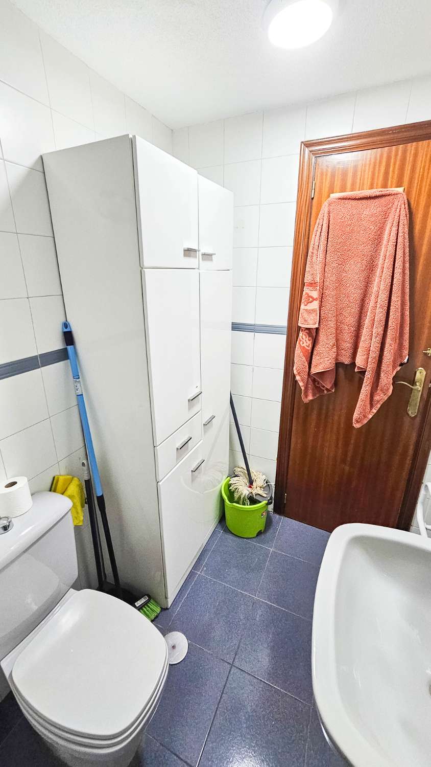 APARTAMENTO CON VISTAS AL PARQUE DE LAS NACIONES, BALCÓN Y ORIENTACIÓN SUR EN EL CENTRO DE TORREVIEJA
