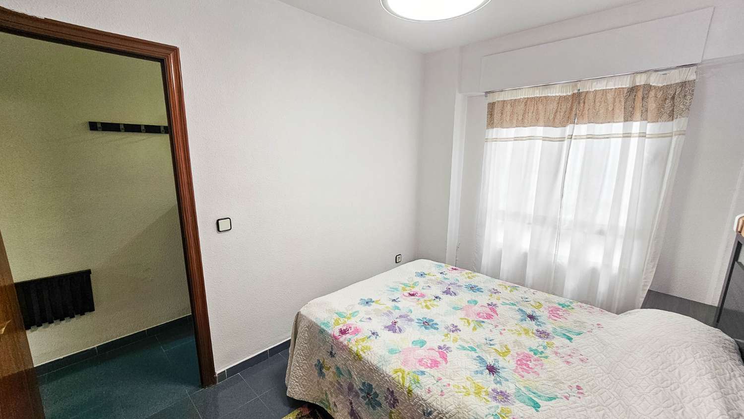 APARTAMENTO CON VISTAS AL PARQUE DE LAS NACIONES, BALCÓN Y ORIENTACIÓN SUR EN EL CENTRO DE TORREVIEJA