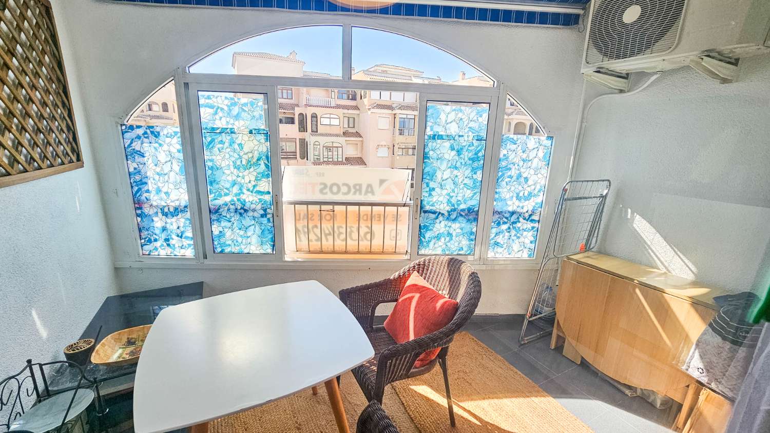 APARTAMENTO CON VISTAS AL PARQUE DE LAS NACIONES, BALCÓN Y ORIENTACIÓN SUR EN EL CENTRO DE TORREVIEJA