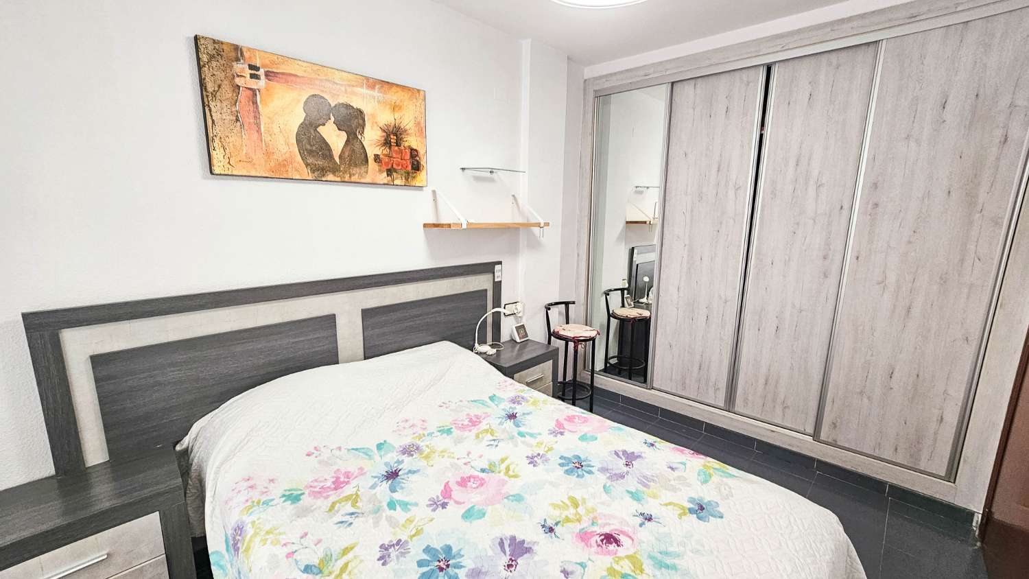 APARTAMENTO CON VISTAS AL PARQUE DE LAS NACIONES, BALCÓN Y ORIENTACIÓN SUR EN EL CENTRO DE TORREVIEJA