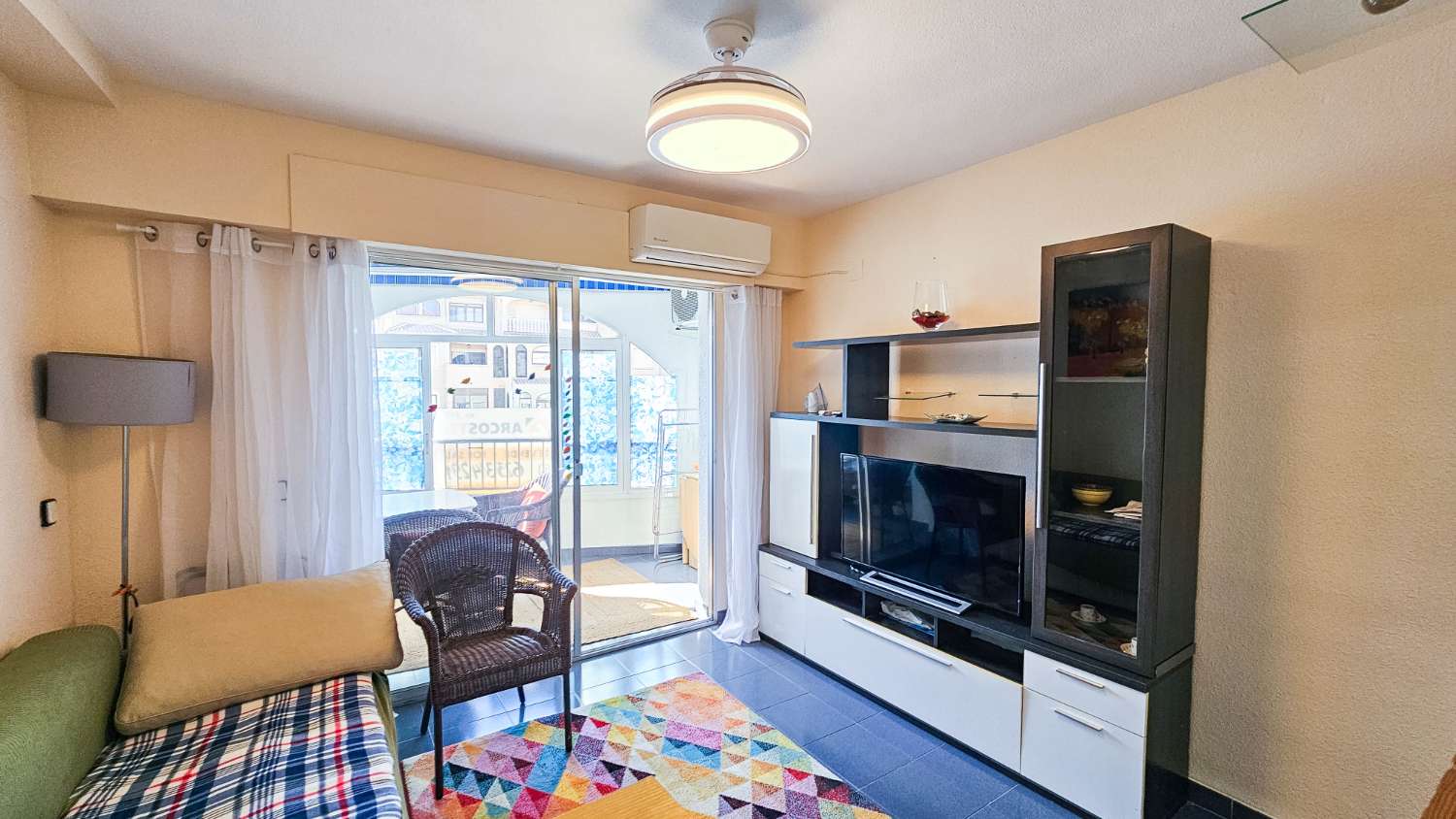 APARTAMENTO CON VISTAS AL PARQUE DE LAS NACIONES, BALCÓN Y ORIENTACIÓN SUR EN EL CENTRO DE TORREVIEJA