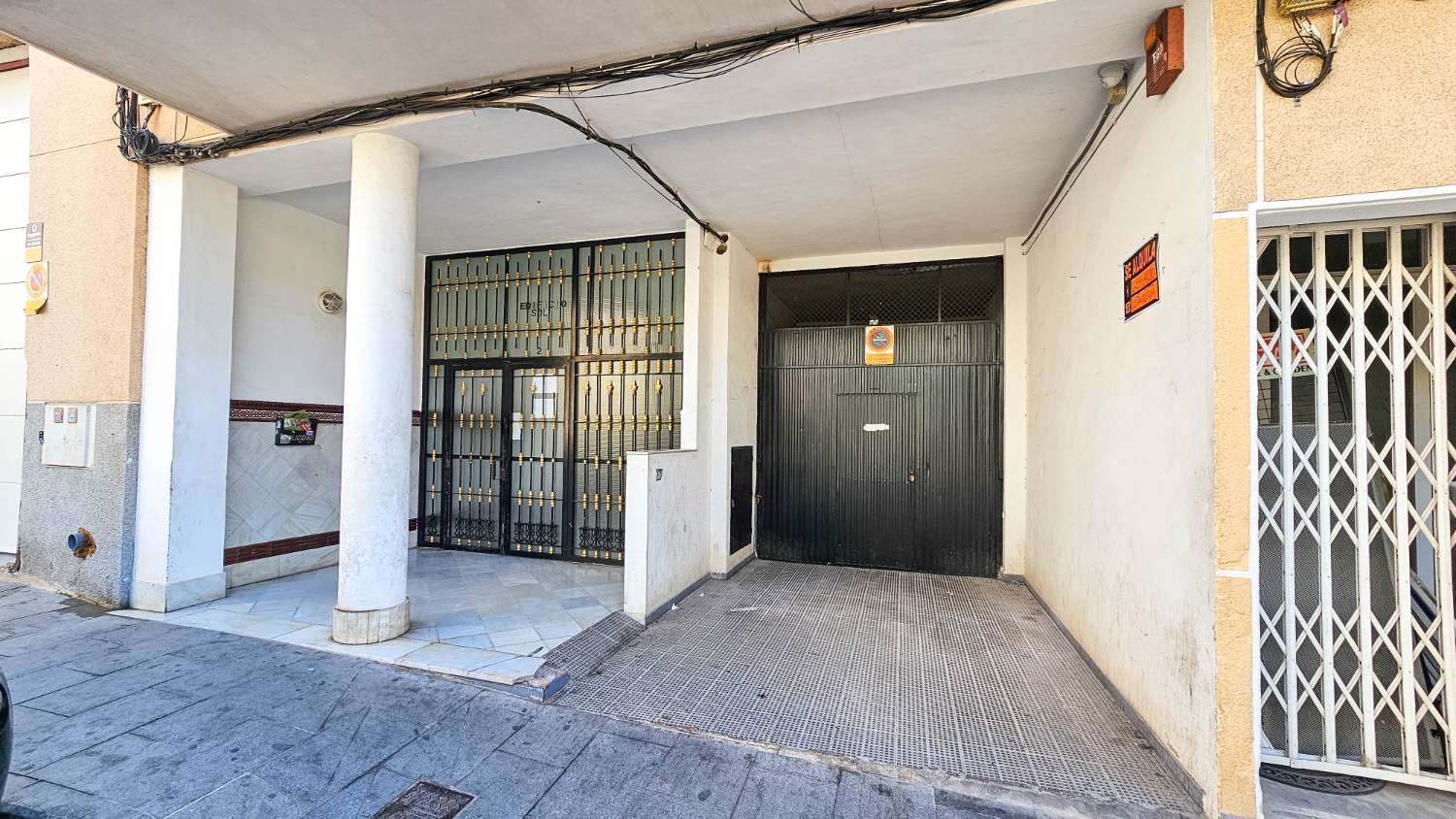 APARTAMENTO CON VISTAS AL PARQUE DE LAS NACIONES, BALCÓN Y ORIENTACIÓN SUR EN EL CENTRO DE TORREVIEJA