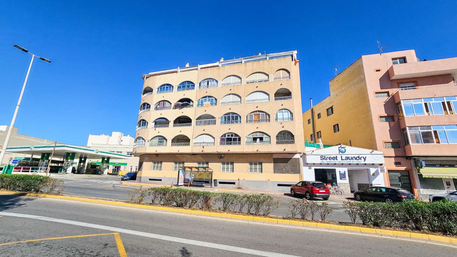 APARTAMENTO CON VISTAS AL PARQUE DE LAS NACIONES, BALCÓN Y ORIENTACIÓN SUR EN EL CENTRO DE TORREVIEJA
