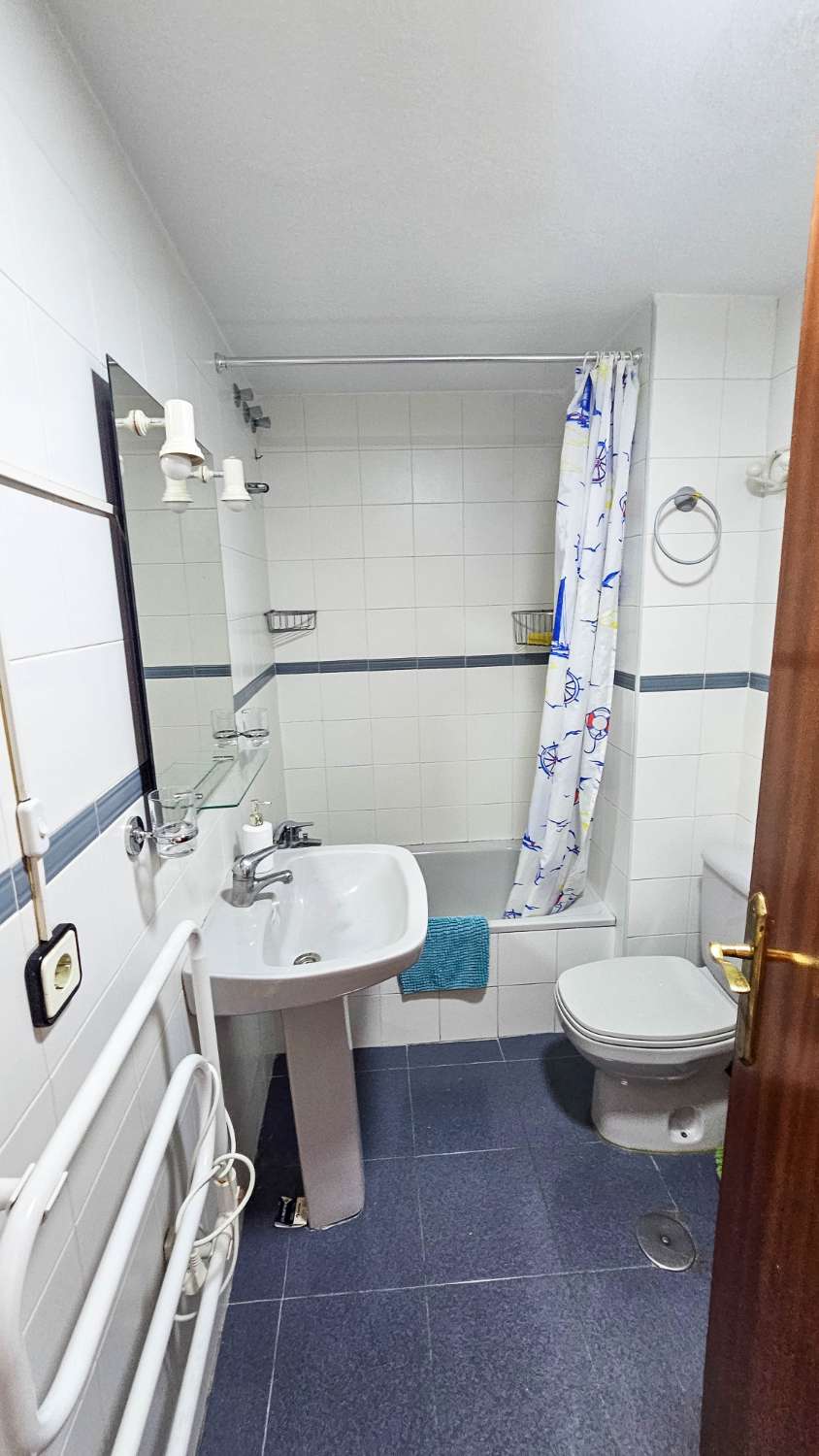 APARTAMENTO CON VISTAS AL PARQUE DE LAS NACIONES, BALCÓN Y ORIENTACIÓN SUR EN EL CENTRO DE TORREVIEJA