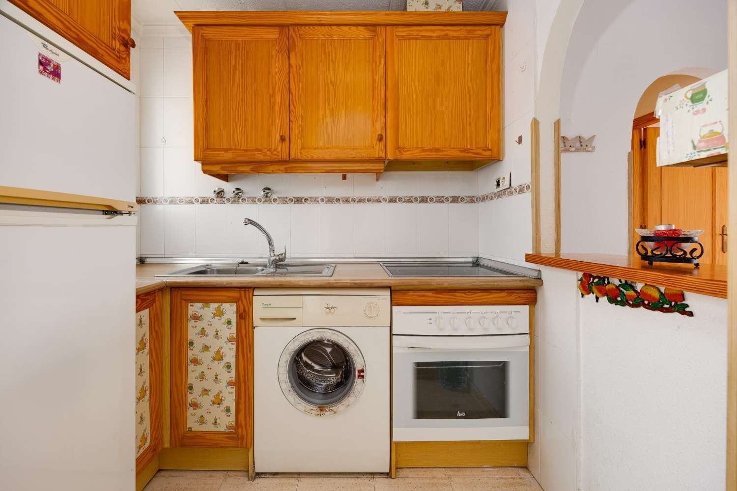 APARTAMENTO CON PISCINA COMUNITARIA EN PLENO CENTRO DE TORREVIEJA, CALLE LA LOMA