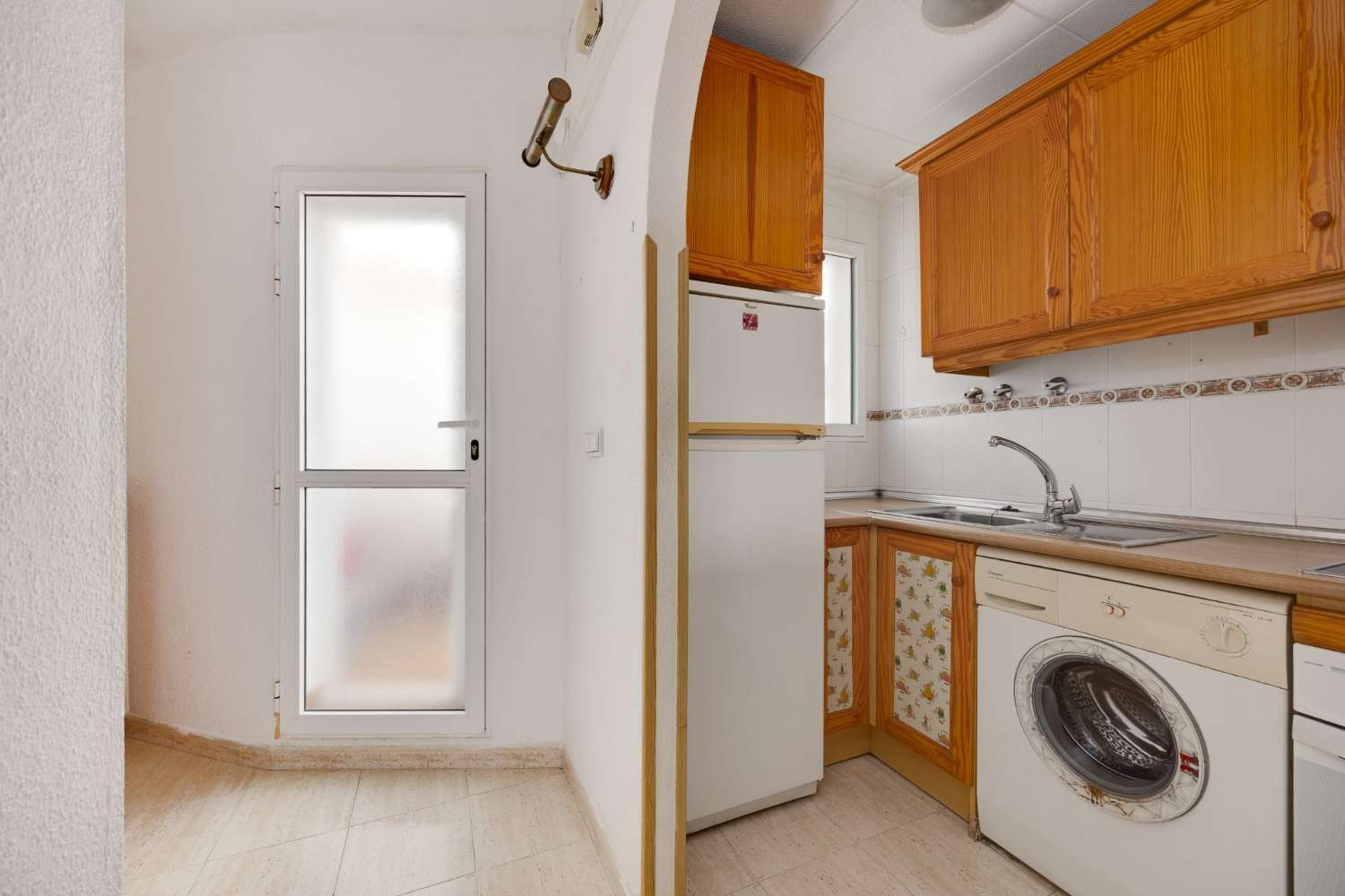 APARTAMENTO CON PISCINA COMUNITARIA EN PLENO CENTRO DE TORREVIEJA, CALLE LA LOMA