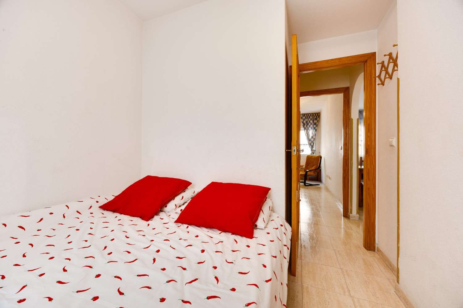 APARTAMENTO CON PISCINA COMUNITARIA EN PLENO CENTRO DE TORREVIEJA, CALLE LA LOMA