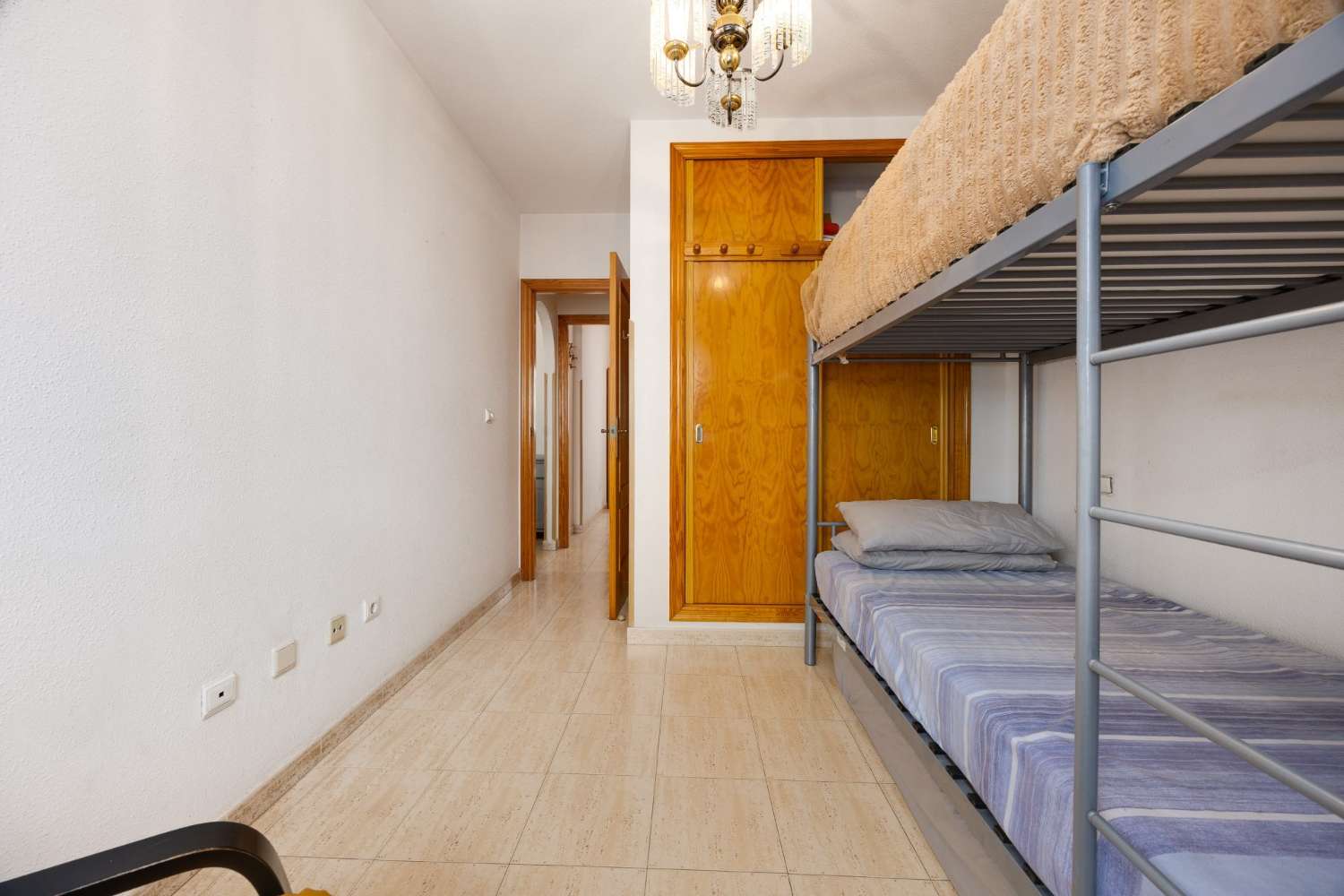 APARTAMENTO CON PISCINA COMUNITARIA EN PLENO CENTRO DE TORREVIEJA, CALLE LA LOMA
