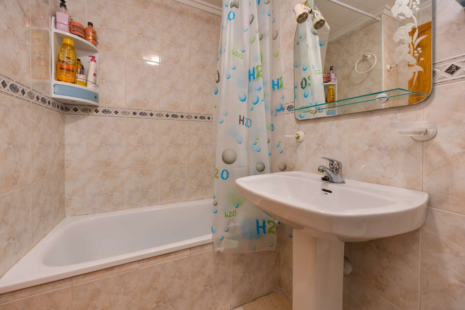 APARTAMENTO CON PISCINA COMUNITARIA EN PLENO CENTRO DE TORREVIEJA, CALLE LA LOMA