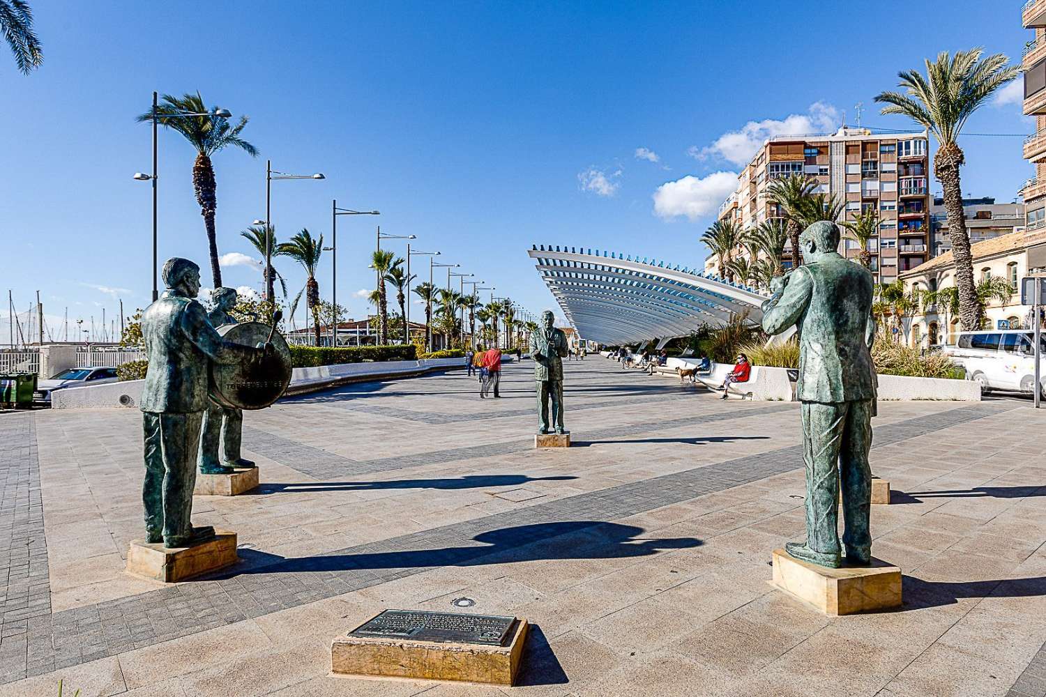 APARTAMENTO CON PISCINA COMUNITARIA EN PLENO CENTRO DE TORREVIEJA, CALLE LA LOMA