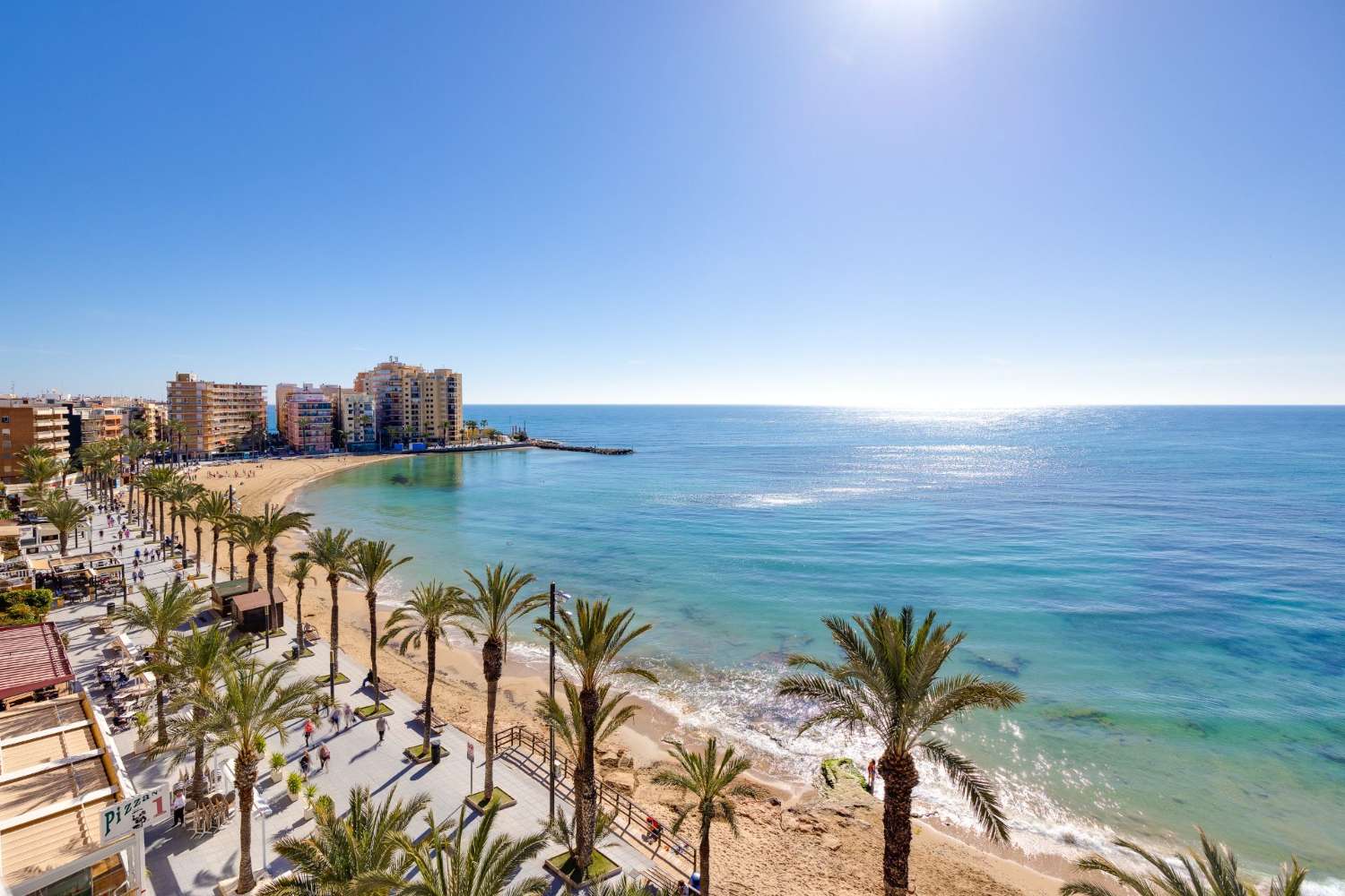 APARTAMENTO CON PISCINA COMUNITARIA EN PLENO CENTRO DE TORREVIEJA, CALLE LA LOMA