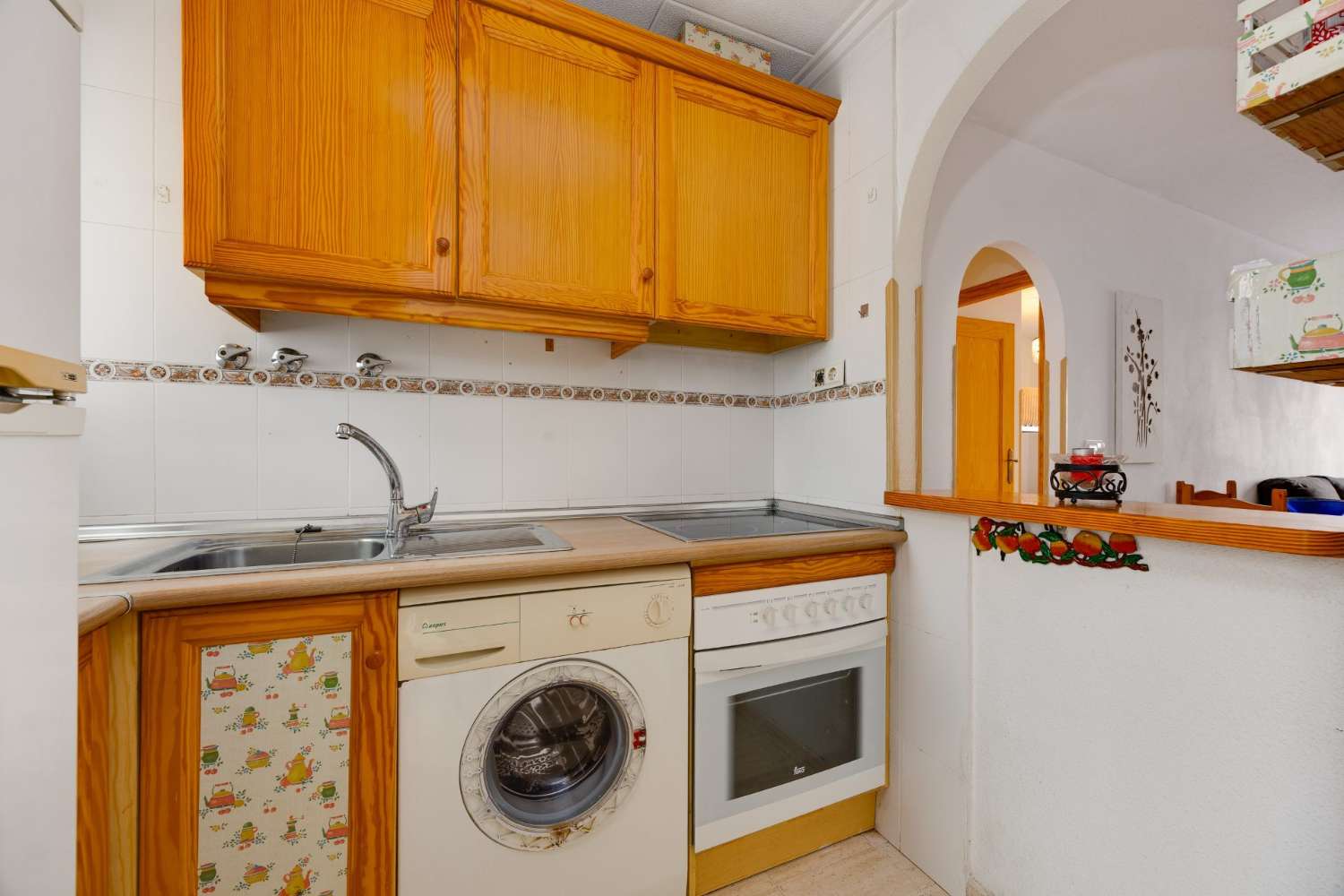 APARTAMENTO CON PISCINA COMUNITARIA EN PLENO CENTRO DE TORREVIEJA, CALLE LA LOMA